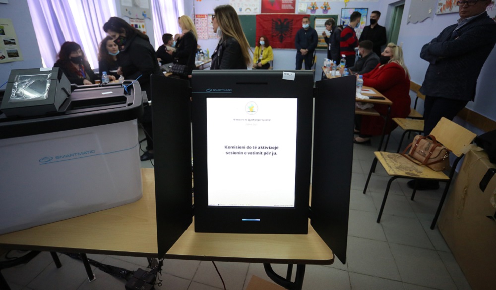 Votimi elektronik ne 3 Bashki, printohen 10 per qind e fleteve